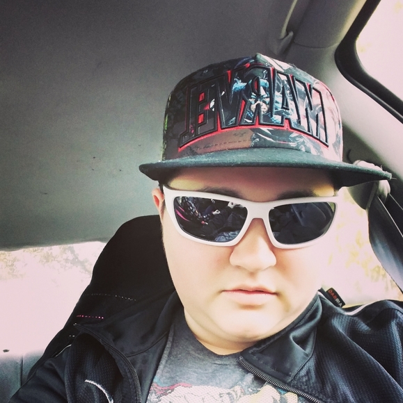 Meet your Posher, Chris - Picture 4 of 6